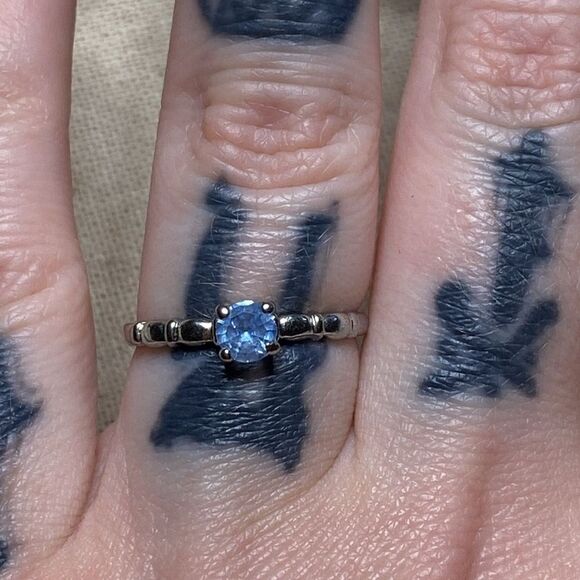 💛 14k White Gold Plated Blue CZ Minimalist Ring - Picture 5 of 6